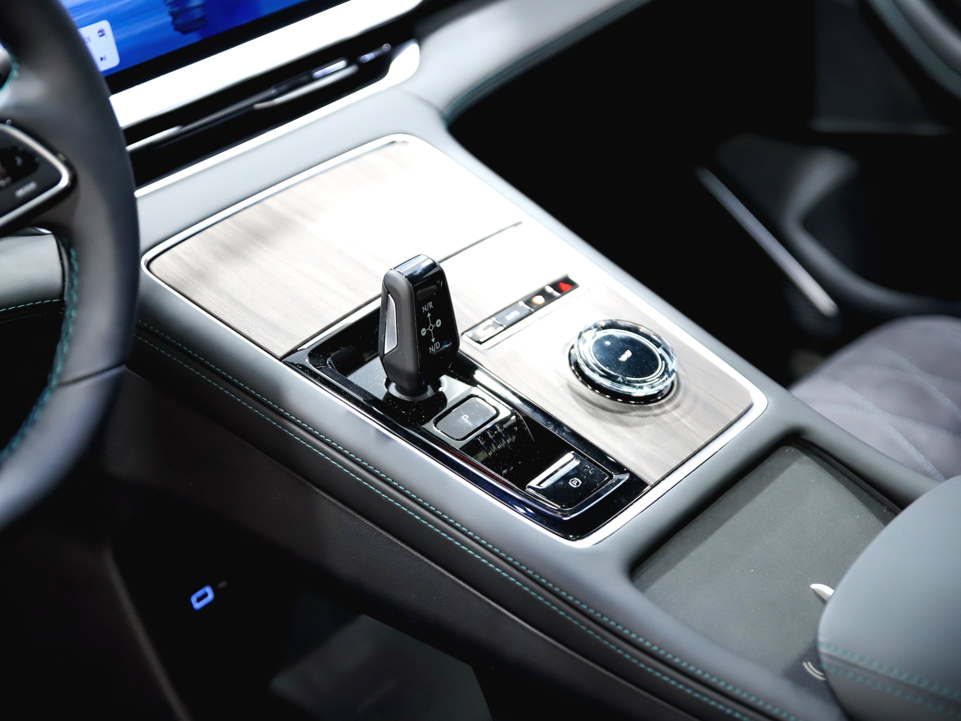 Geely 2.0 AT (238 л.с.) 4WD